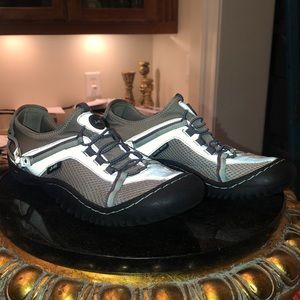 I-41 water-ready hiking shoes jeep